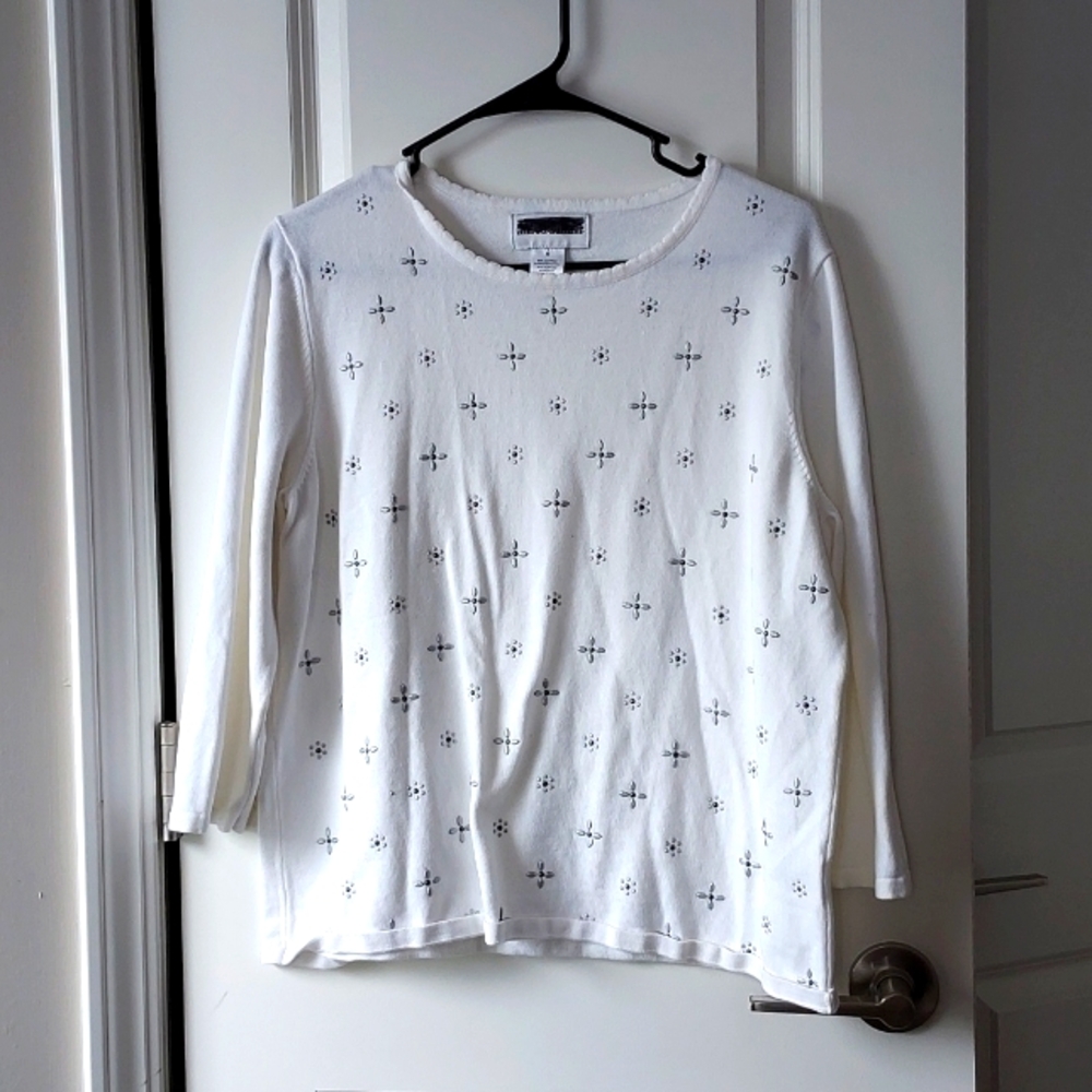Alfred Dunner long sleeve top white with decorative beads on front medium
